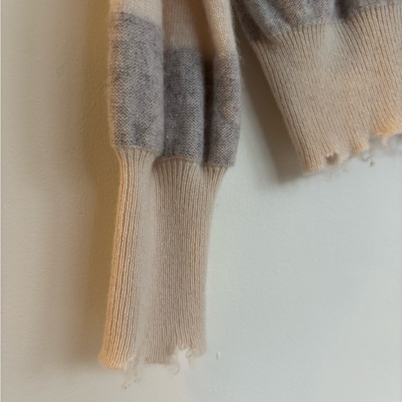 27 MILES 100% Cashmere Sweater w/Distressed detail, Size S, Like New Condition - Picture 4 of 10